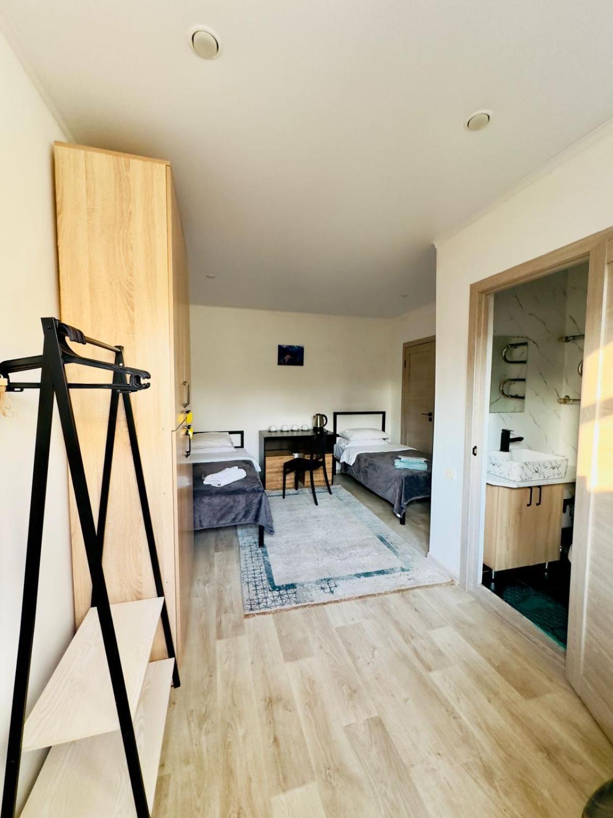 Гостевой Дом Guest Of Almaty Ngoại thất bức ảnh