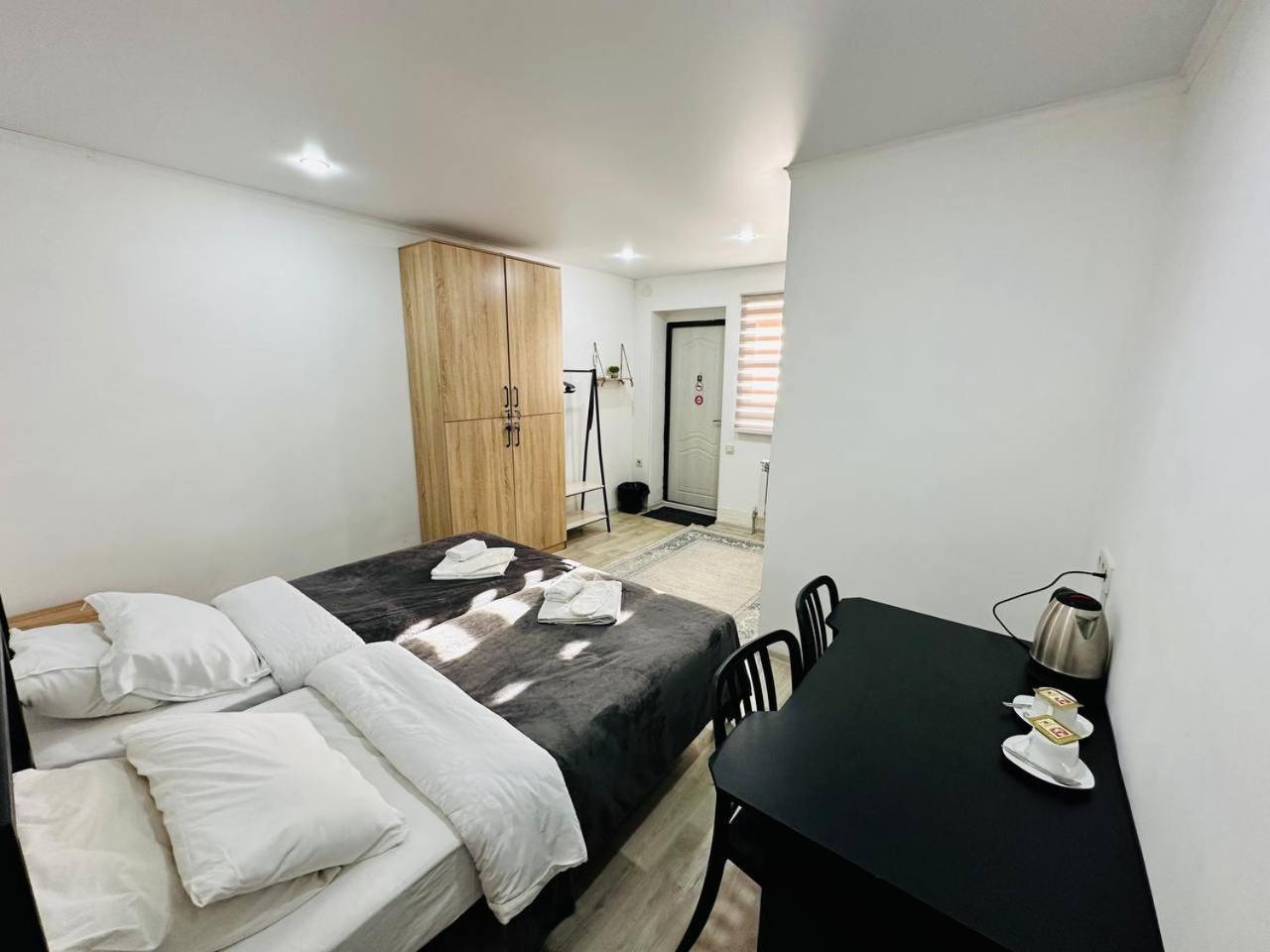 Гостевой Дом Guest Of Almaty Ngoại thất bức ảnh