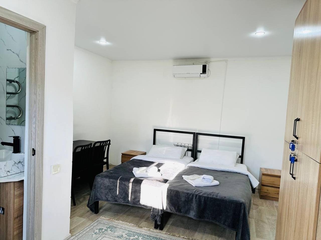 Гостевой Дом Guest Of Almaty Phòng bức ảnh
